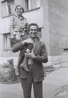 На берегу залива стоит Восход счастливый